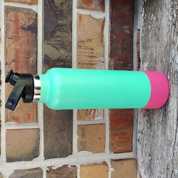 Hydro Flask 24 oz Aque With Pink Silicone Sleeve Pop Up Cap - Picture 4 of 9